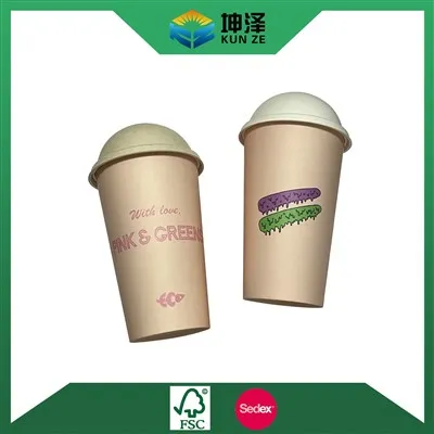 뚜껑이 달린 차가운 음료수 종이컵